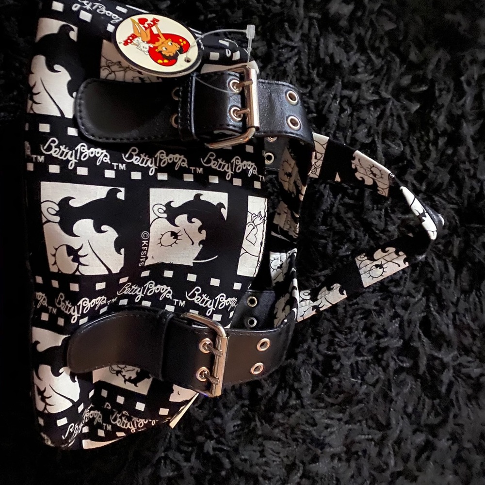Black and white hand bag